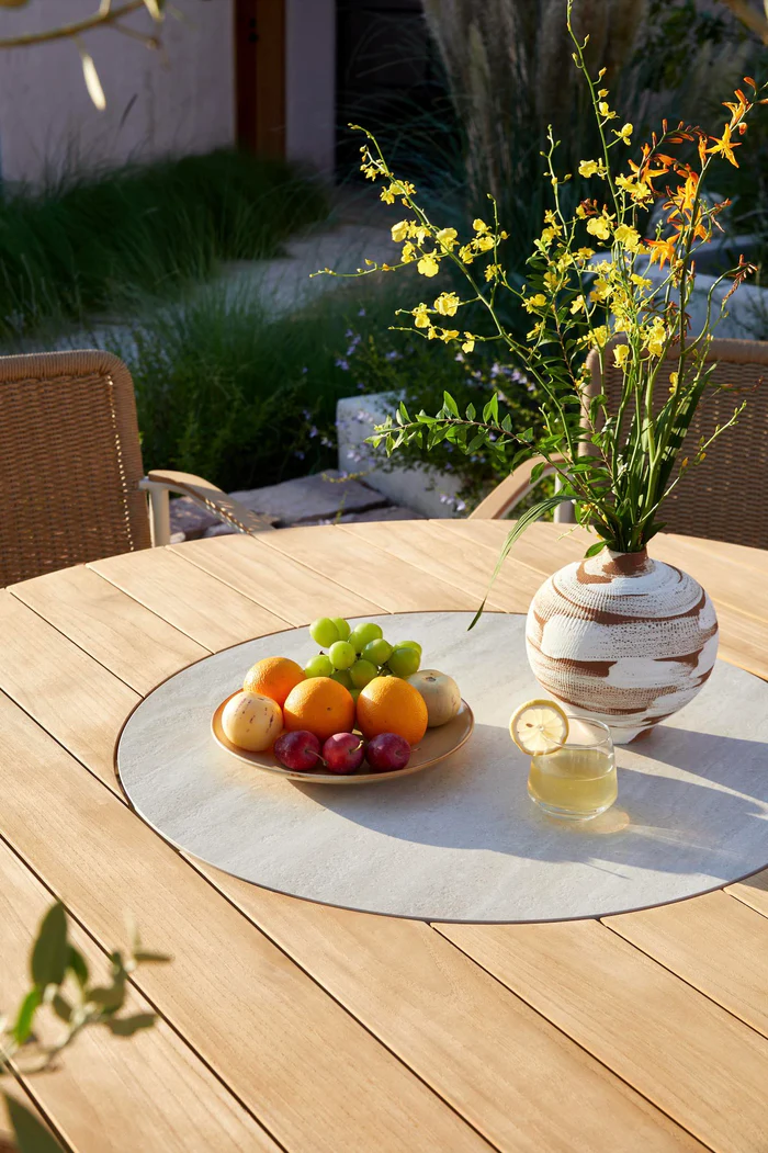 Round aluminum garden table with teak top and rotating ceramic - ARIEL