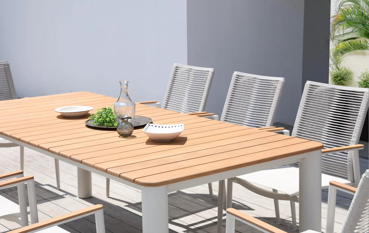 Design outdoor dining table in aluminum - with teak top - APRIL