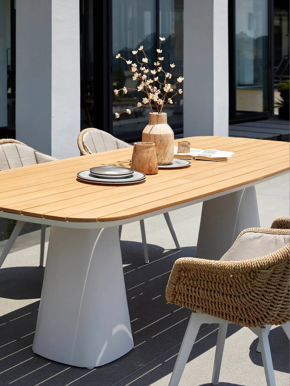 High-end aluminum garden dining table - with teak top - MILO