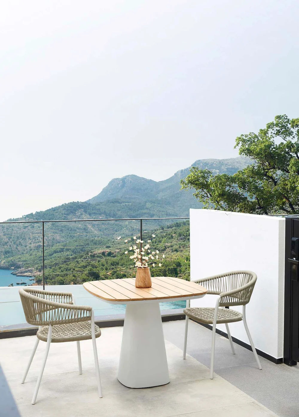 High-end square aluminum dining table - with teak top - MILO